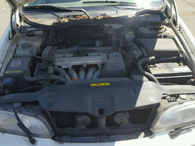 YV1LW5541W2359210 - 1998 VOLVO V70 WHITE photo 7