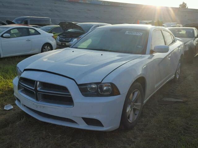 2C3CDXBG6EH356528 - 2014 DODGE CHARGER SE WHITE photo 2