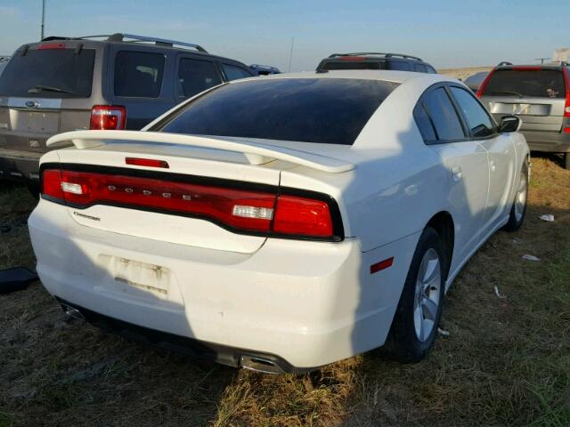 2C3CDXBG6EH356528 - 2014 DODGE CHARGER SE WHITE photo 4