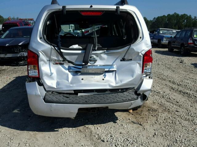 5N1AR1NN5BC614107 - 2011 NISSAN PATHFINDER SILVER photo 9