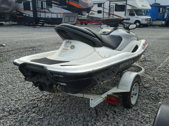 HPSA1370C404 - 2004 HONDA MARINE/TRL WHITE photo 4