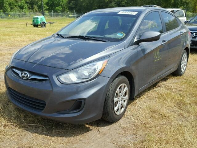 KMHCT4AE6DU275484 - 2013 HYUNDAI ACCENT GRAY photo 2