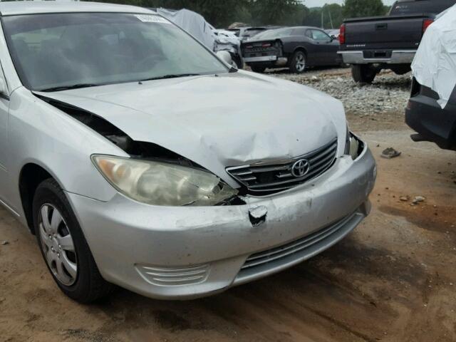 4T1BE32K35U625157 - 2005 TOYOTA CAMRY LE ვერცხლისფერი ფოტო 9