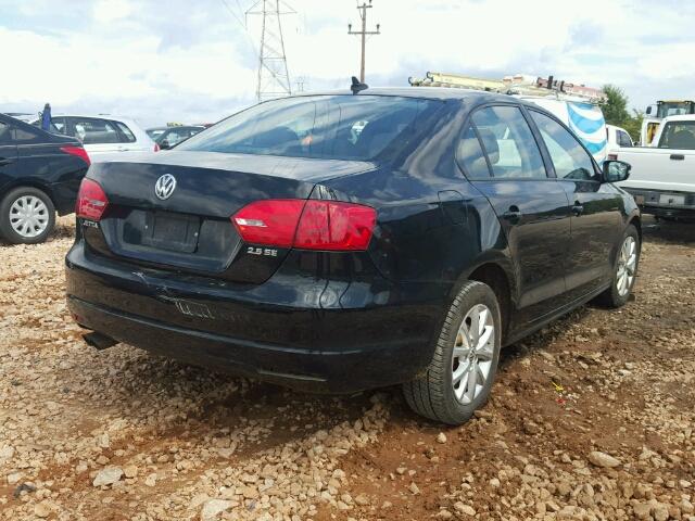 3VWDZ7AJXBM013052 - 2011 VOLKSWAGEN JETTA SE 黑色 照片 4