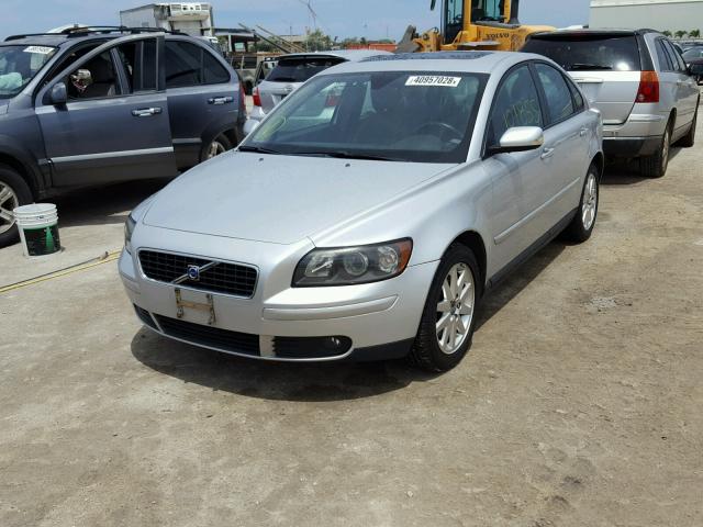 YV1MS682562196433 - 2006 VOLVO S40 T5 SILVER photo 2