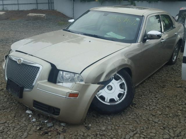 2C3KA53G36H409615 - 2006 CHRYSLER 300 TOURIN GOLD photo 2