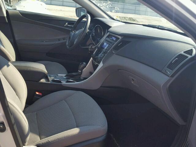 5NPEB4AC2DH693937 - 2013 HYUNDAI SONATA GLS SILVER photo 5