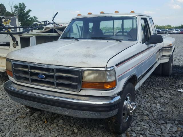 1FTJX35G3SKB02617 - 1995 FORD F350 WHITE photo 2