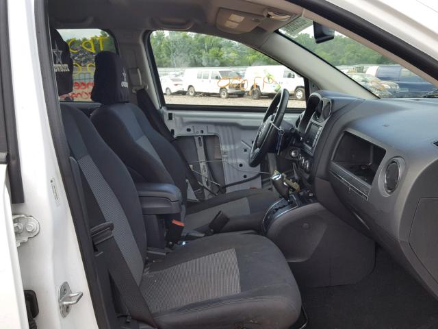 1J4NF1FB8BD281084 - 2011 JEEP COMPASS SP WHITE photo 5