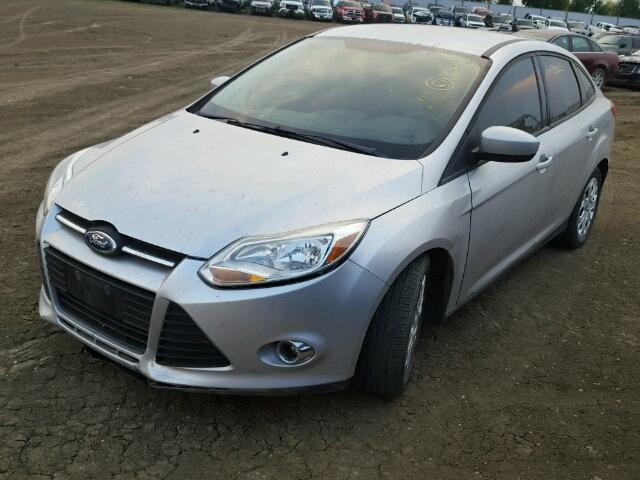 1FAHP3F24CL108669 - 2012 FORD FOCUS SILVER photo 2