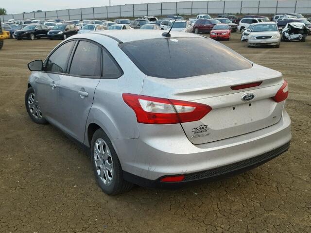 1FAHP3F24CL108669 - 2012 FORD FOCUS SILVER photo 3