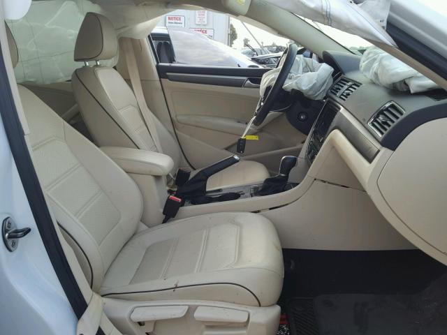 1VWDT7A34HC050336 - 2017 VOLKSWAGEN PASSAT R-L WHITE photo 5