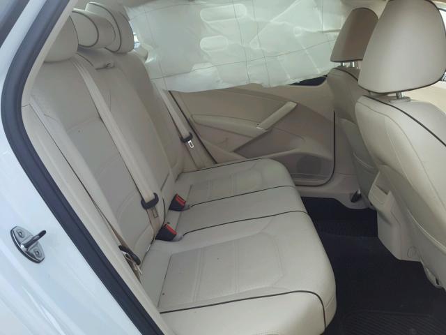 1VWDT7A34HC050336 - 2017 VOLKSWAGEN PASSAT R-L WHITE photo 6