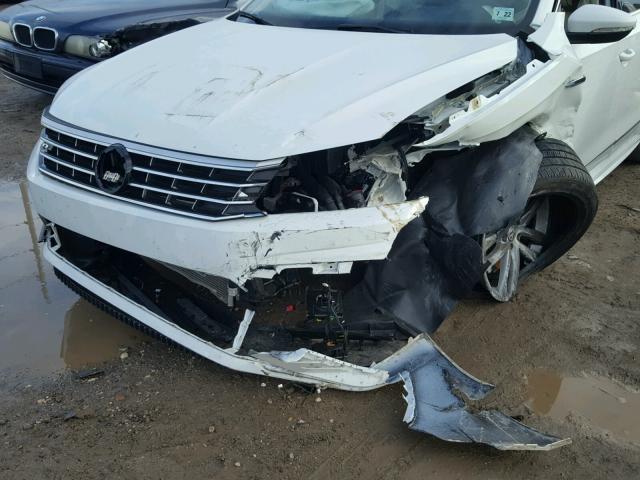 1VWDT7A34HC050336 - 2017 VOLKSWAGEN PASSAT R-L WHITE photo 9