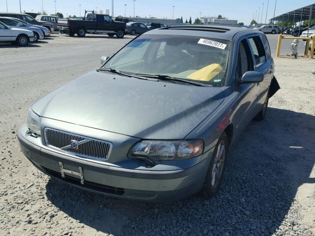 YV1SW61T942401120 - 2004 VOLVO V70 GREEN photo 2