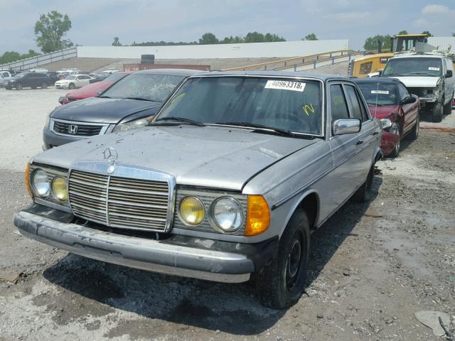 WDBAB23A9CB350068 - 1982 MERCEDES-BENZ 240 D SILVER photo 2