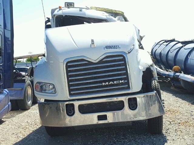 1M1AW07Y9GM075989 - 2016 MACK 600 CXU600 WHITE photo 9