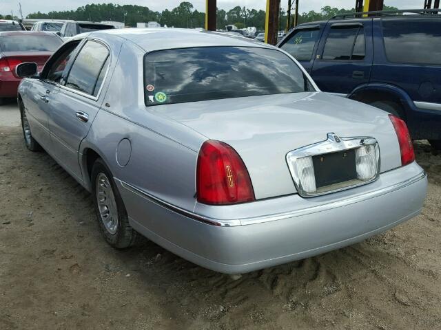 1LNHM83W61Y612451 - 2001 LINCOLN TOWN CAR C GRAY photo 3