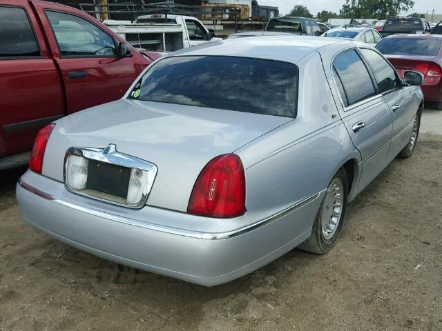 1LNHM83W61Y612451 - 2001 LINCOLN TOWN CAR C GRAY photo 4