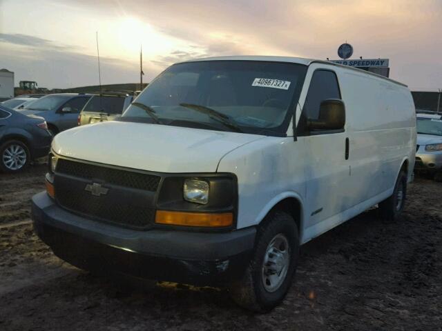 1GCGG29V661111904 - 2006 CHEVROLET EXPRESS G2 WHITE photo 2