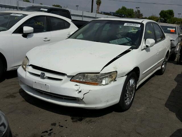 1HGCG1657XA001203 - 1999 HONDA ACCORD EX WHITE photo 2