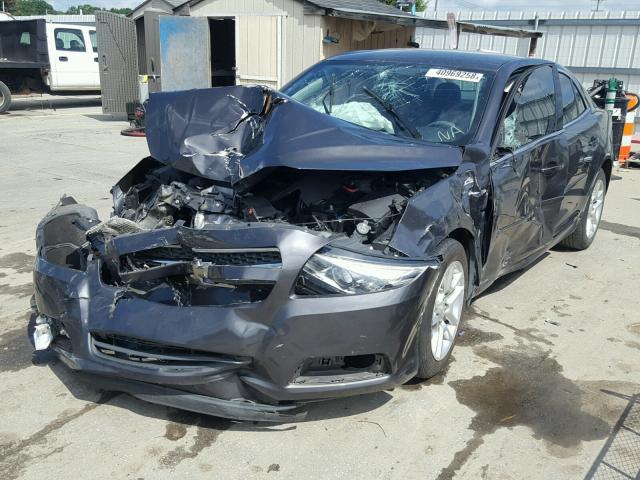 1G11C5SA1DF202551 - 2013 CHEVROLET MALIBU 1LT ნაცრისფერი ფოტო 2