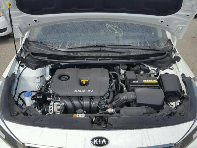 3KPFK4A72HE119033 - 2017 KIA FORTE LX WHITE photo 7