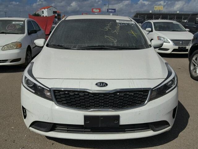 3KPFK4A72HE119033 - 2017 KIA FORTE LX WHITE photo 9