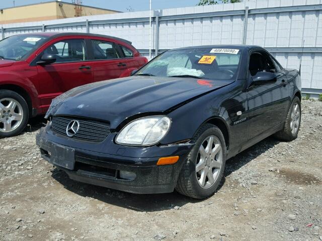 WDBKK47F0XF143136 - 1999 MERCEDES-BENZ SLK 230 KO BLACK photo 2