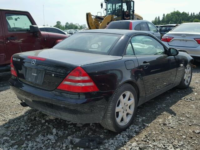 WDBKK47F0XF143136 - 1999 MERCEDES-BENZ SLK 230 KO BLACK photo 4