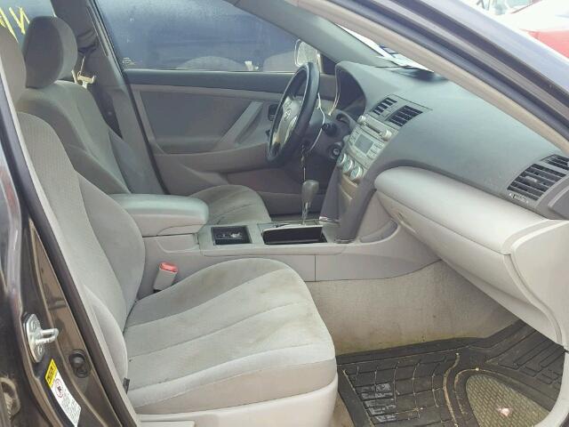 4T1BE46K09U327669 - 2009 TOYOTA CAMRY BASE GRAY photo 5
