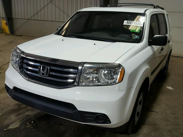 5FNYF4H20FB019351 - 2015 HONDA PILOT LX WHITE photo 2