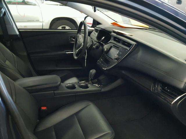 4T1BK1EB1JU285090 - 2018 TOYOTA AVALON XLE BLUE photo 5