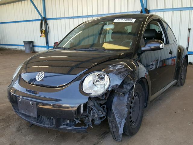 3VWPG3AG8AM008706 - 2010 VOLKSWAGEN NEW BEETLE 黑色 照片 2