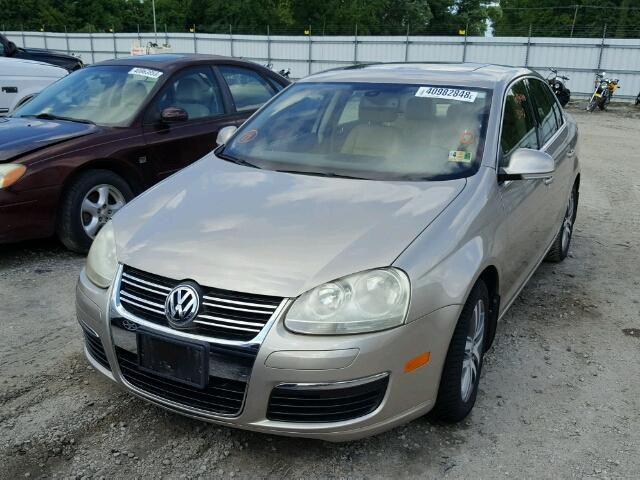 3VWDF71K75M614568 - 2005 VOLKSWAGEN NEW JETTA TAN photo 2