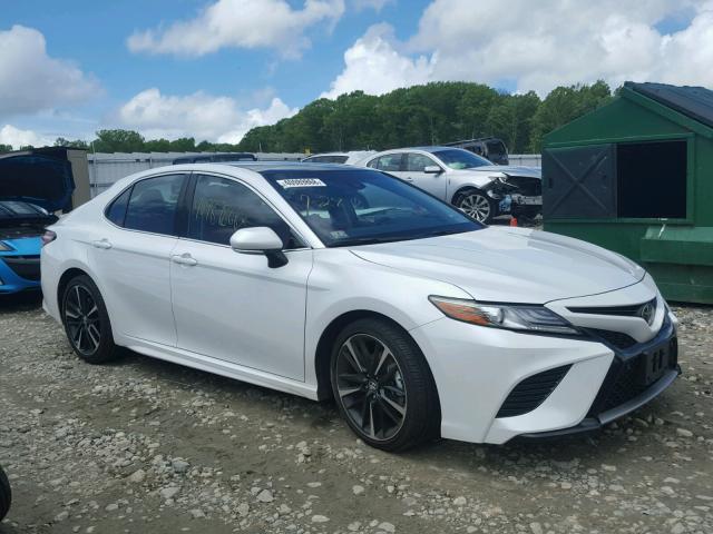 4T1B61HK1JU079641 - 2018 TOYOTA CAMRY XSE WHITE photo 1