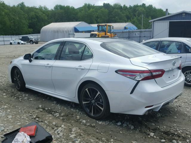 4T1B61HK1JU079641 - 2018 TOYOTA CAMRY XSE WHITE photo 3