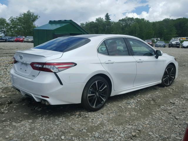 4T1B61HK1JU079641 - 2018 TOYOTA CAMRY XSE WHITE photo 4
