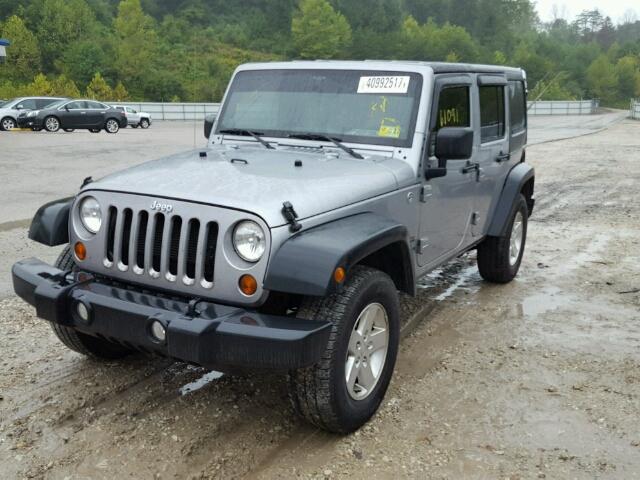 1C4BJWDG1DL626791 - 2013 JEEP WRANGLER U SILVER photo 2