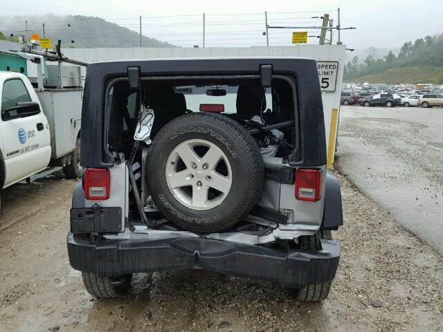 1C4BJWDG1DL626791 - 2013 JEEP WRANGLER U SILVER photo 9