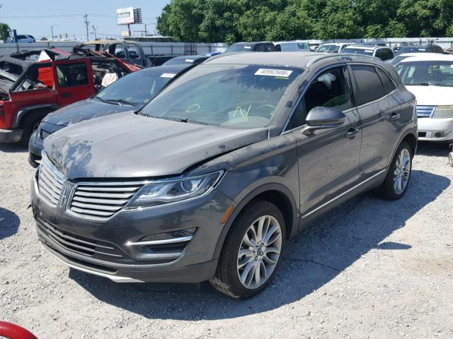 5LMCJ3C97HUL31466 - 2017 LINCOLN MKC RESERV GRAY photo 2