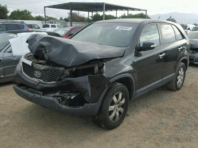 5XYKT3A15BG127946 - 2011 KIA SORENTO BA BLACK photo 2