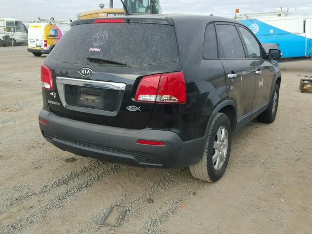 5XYKT3A15BG127946 - 2011 KIA SORENTO BA BLACK photo 4