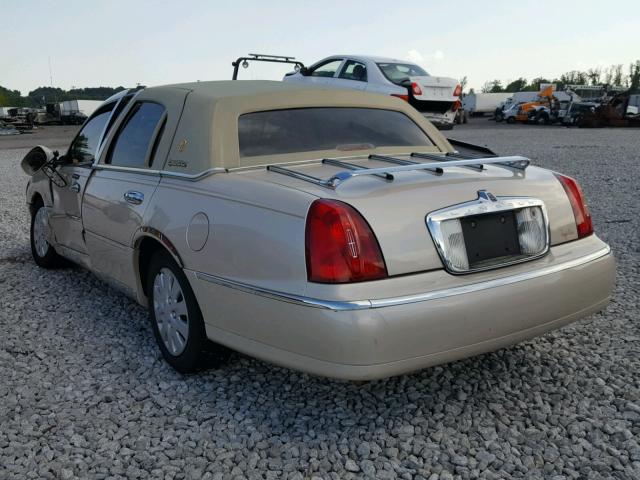 1LNHM83WX1Y612968 - 2001 LINCOLN TOWN CAR C WHITE photo 3