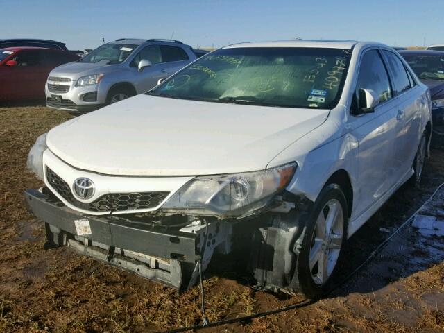 4T1BF1FK6CU570339 - 2012 TOYOTA CAMRY WHITE photo 2