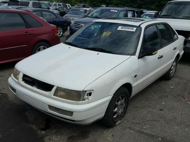 WVWEE83A8SE071124 - 1995 VOLKSWAGEN PASSAT GLX WHITE photo 2
