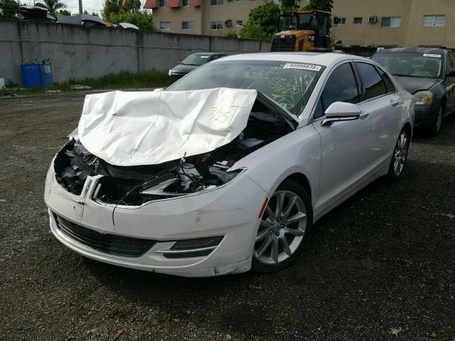 3LN6L2LU4FR623136 - 2015 LINCOLN MKZ HYBRID WHITE photo 2