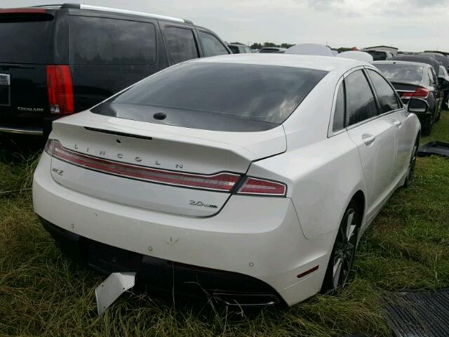 3LN6L2G91DR828304 - 2013 LINCOLN MKZ WHITE photo 4