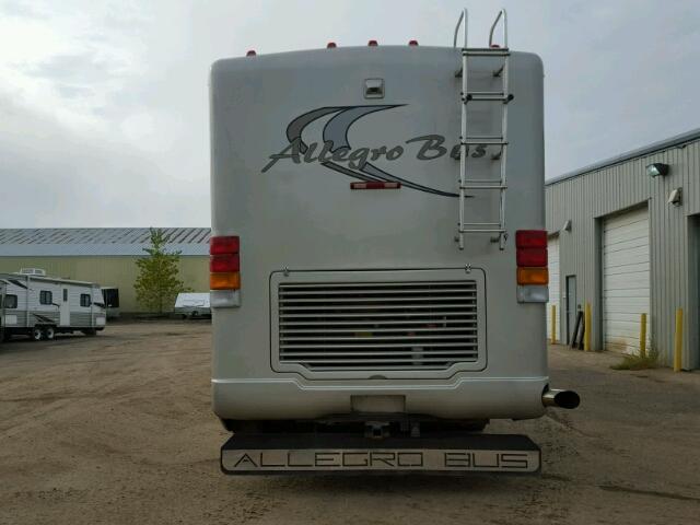 4UZAAHBS02CJ81242 - 2002 FREIGHTLINER CHASSIS BEIGE photo 4