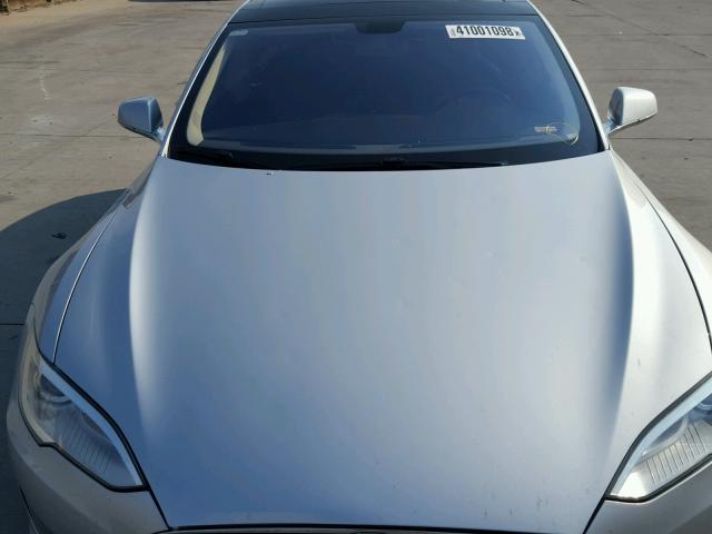 5YJSA1H18EFP36198 - 2014 TESLA MODEL S Արծաթագույն լուսանկար 9
